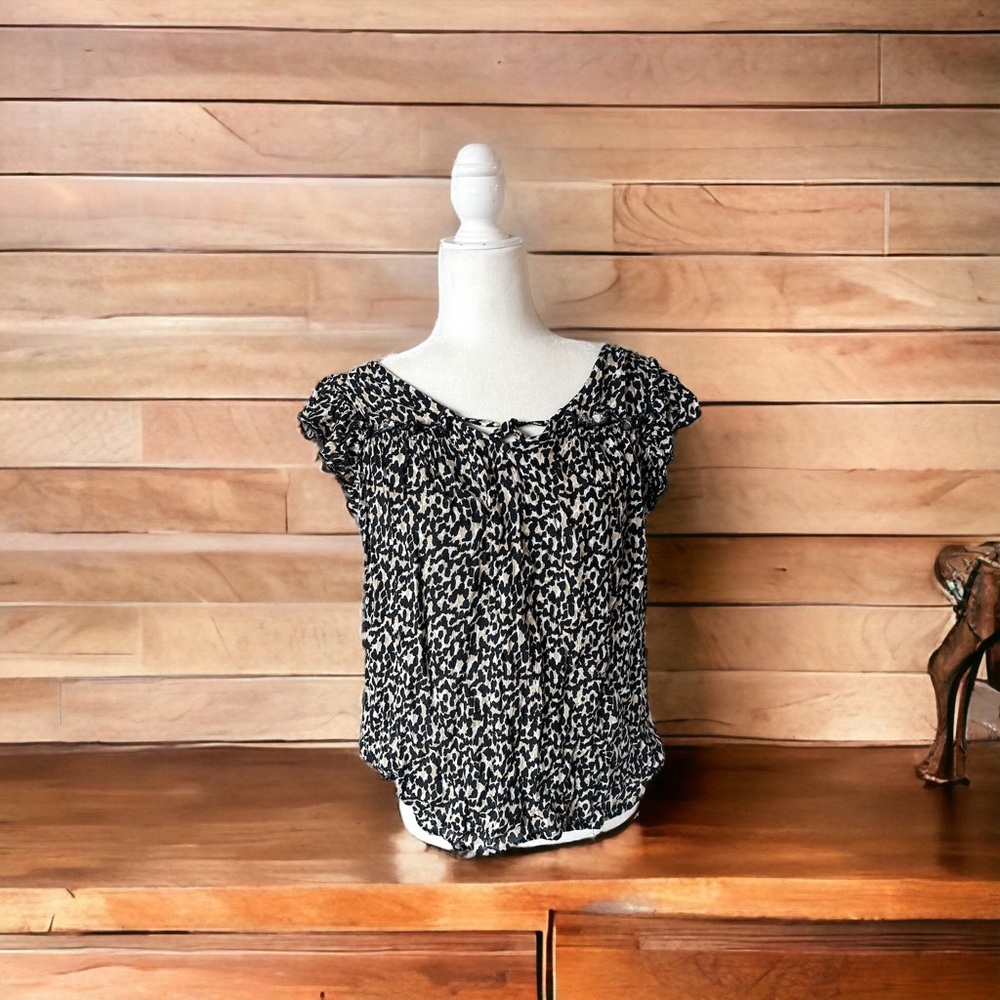 Old Navy Flowy Blouse 🤍